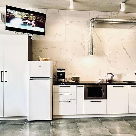 Modern Apartments With A Coffee Machine In The City Center, A View Of The City Rivne Eksteriør billede