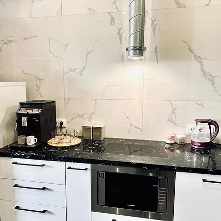 Modern Apartments With A Coffee Machine In The City Center, A View Of The City Rivne Eksteriør billede