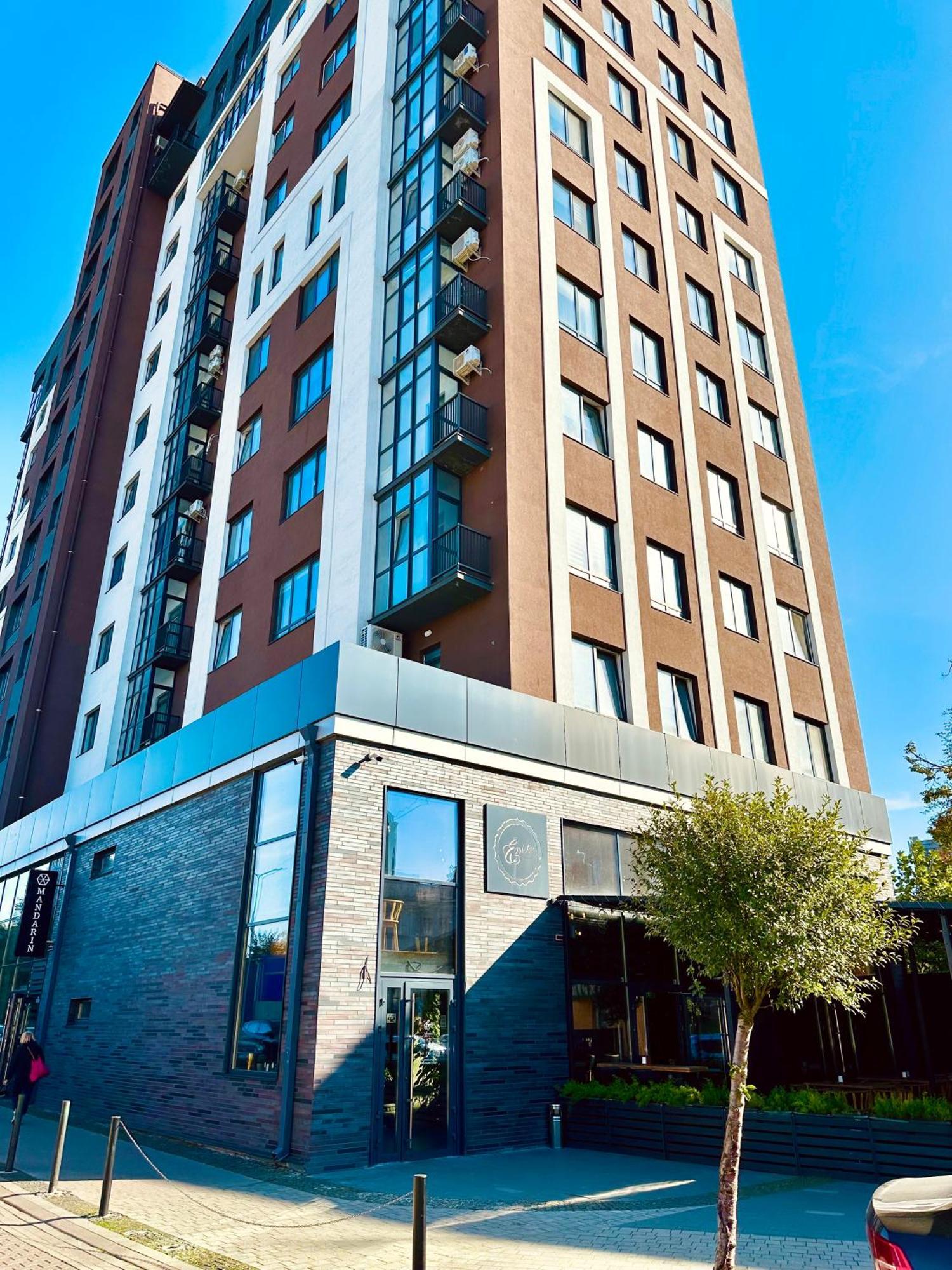 Modern Apartments With A Coffee Machine In The City Center, A View Of The City Rivne Eksteriør billede