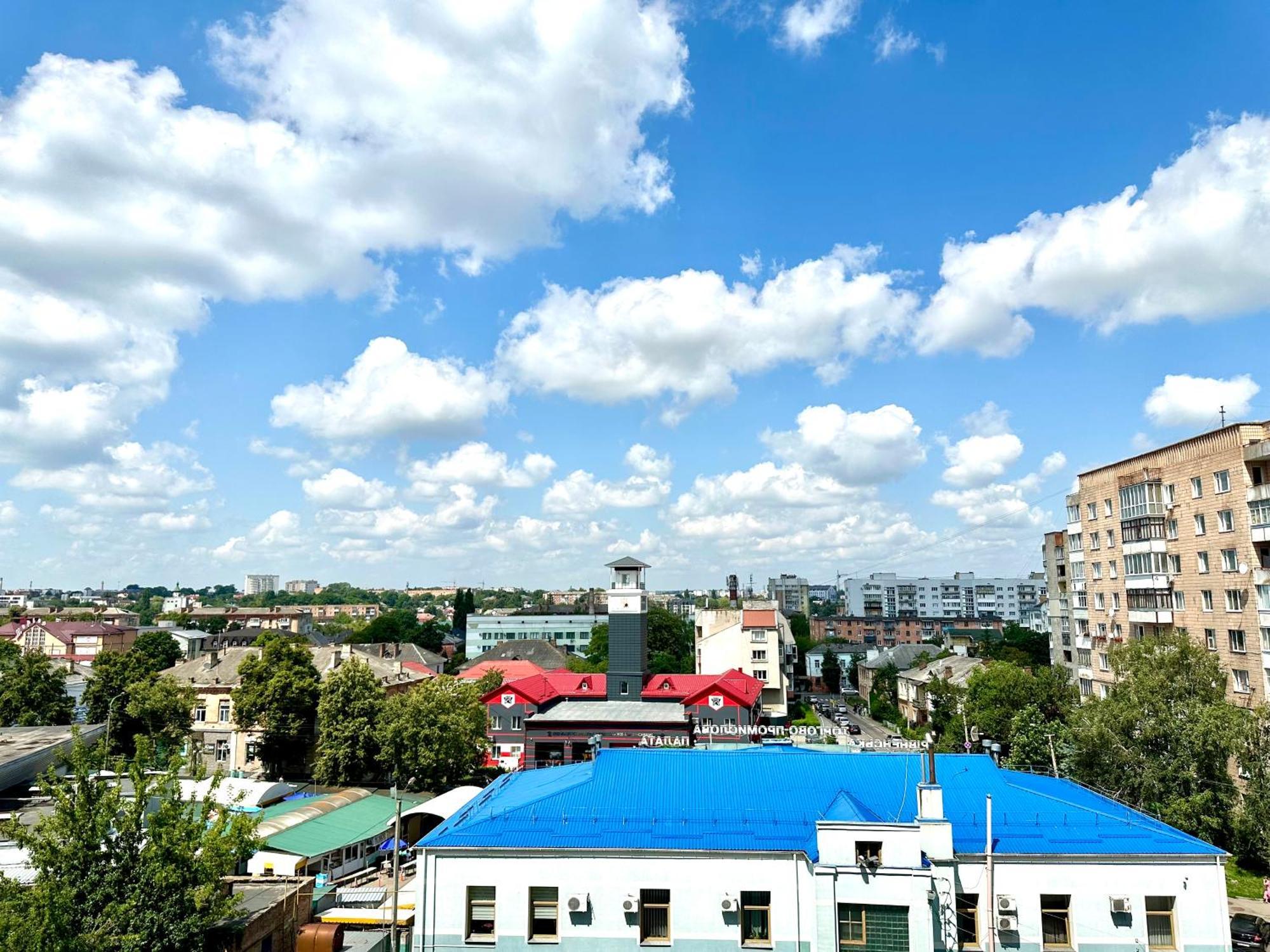 Modern Apartments With A Coffee Machine In The City Center, A View Of The City Rivne Eksteriør billede