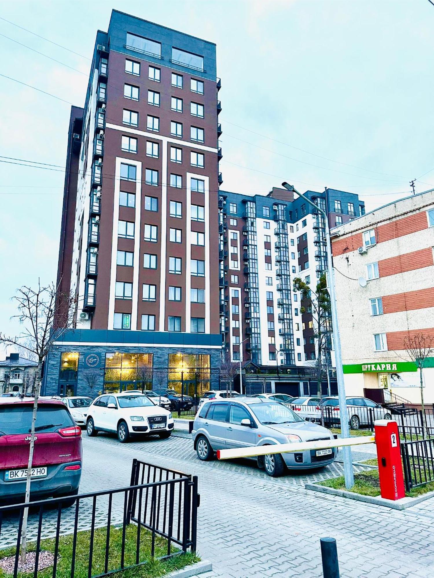 Modern Apartments With A Coffee Machine In The City Center, A View Of The City Rivne Eksteriør billede