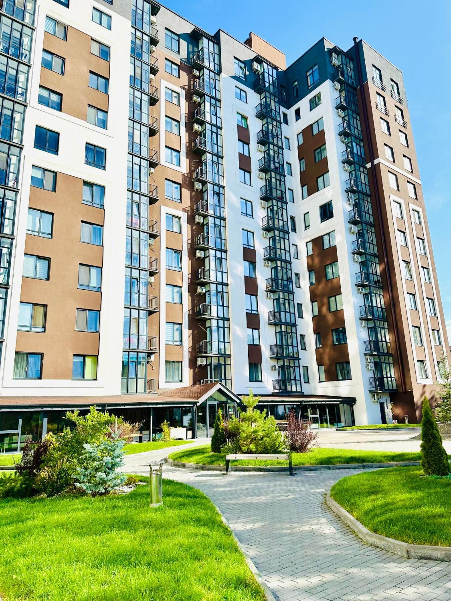 Modern Apartments With A Coffee Machine In The City Center, A View Of The City Rivne Eksteriør billede