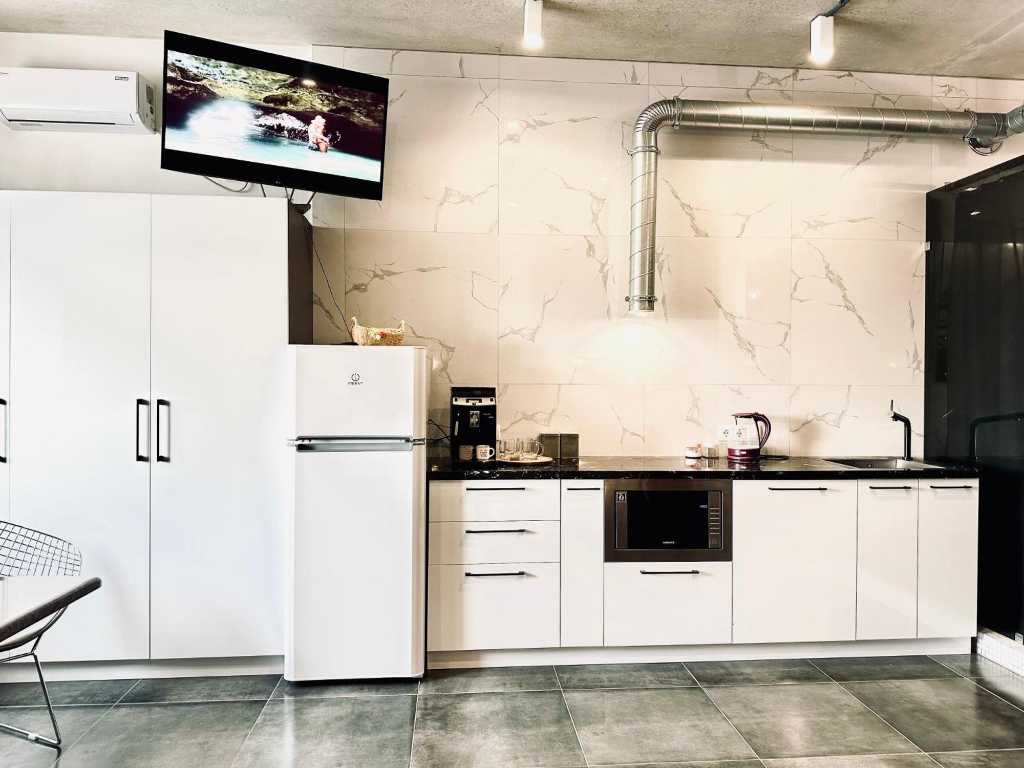 Modern Apartments With A Coffee Machine In The City Center, A View Of The City Rivne Eksteriør billede