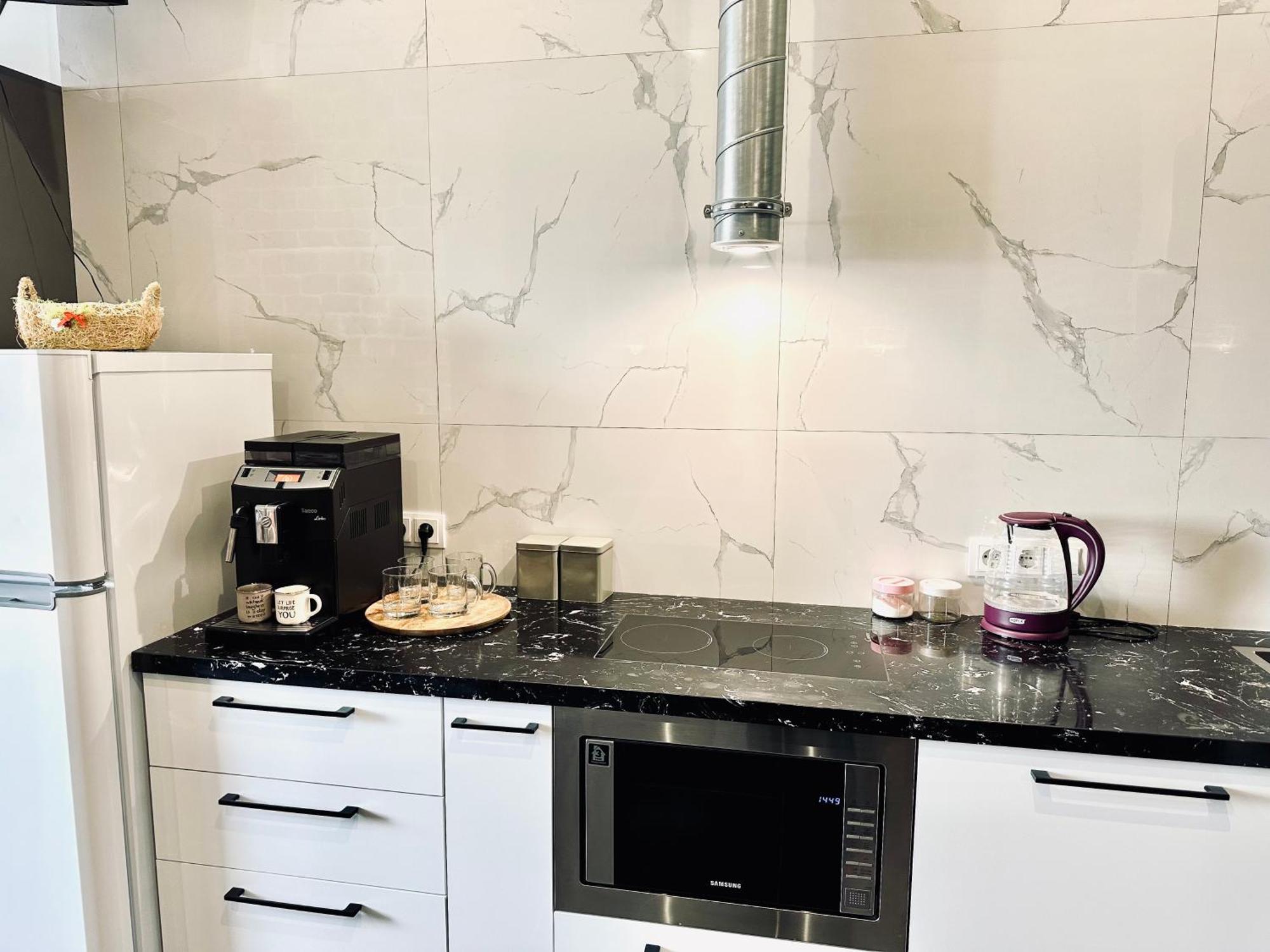 Modern Apartments With A Coffee Machine In The City Center, A View Of The City Rivne Eksteriør billede