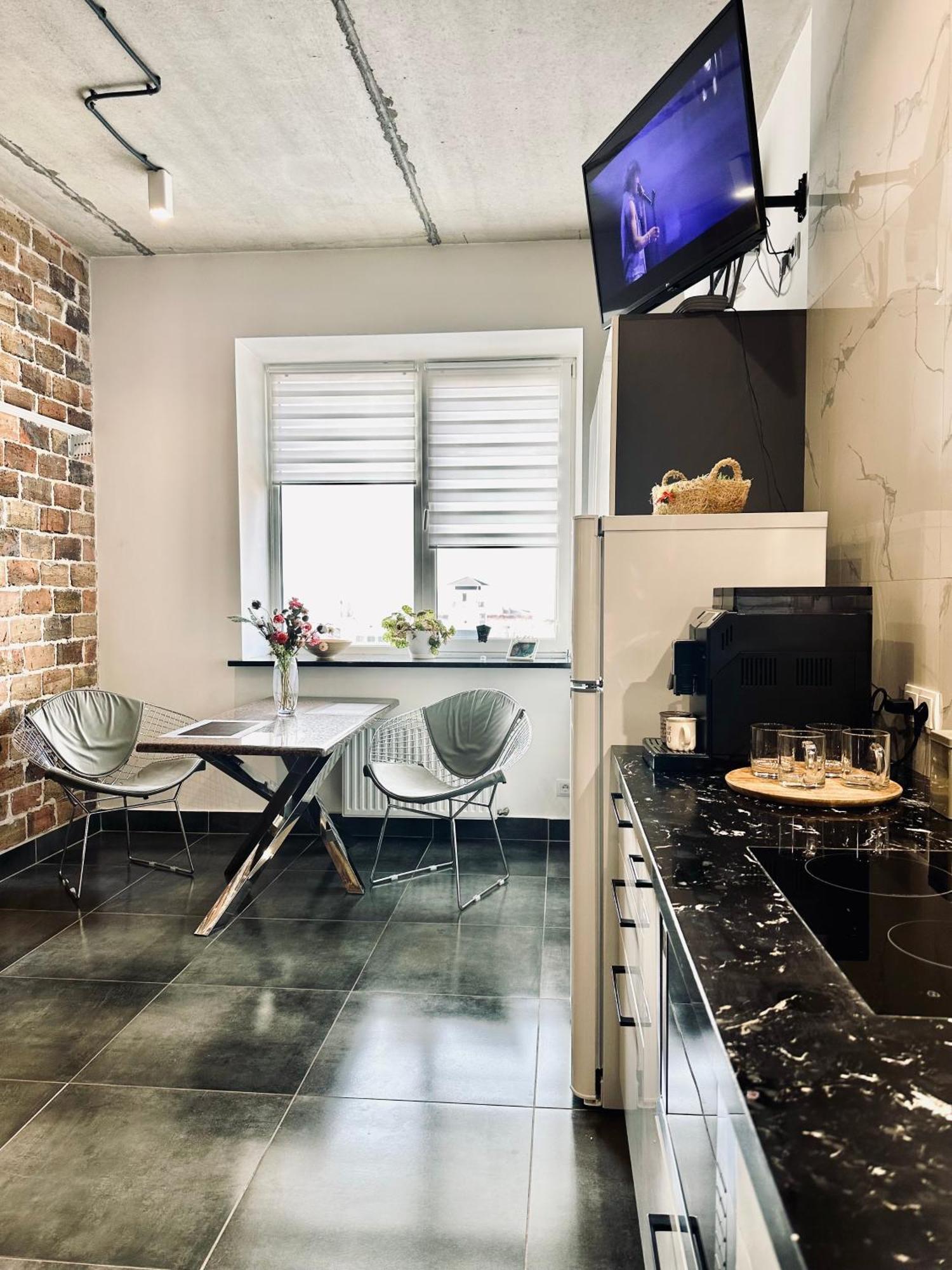 Modern Apartments With A Coffee Machine In The City Center, A View Of The City Rivne Eksteriør billede