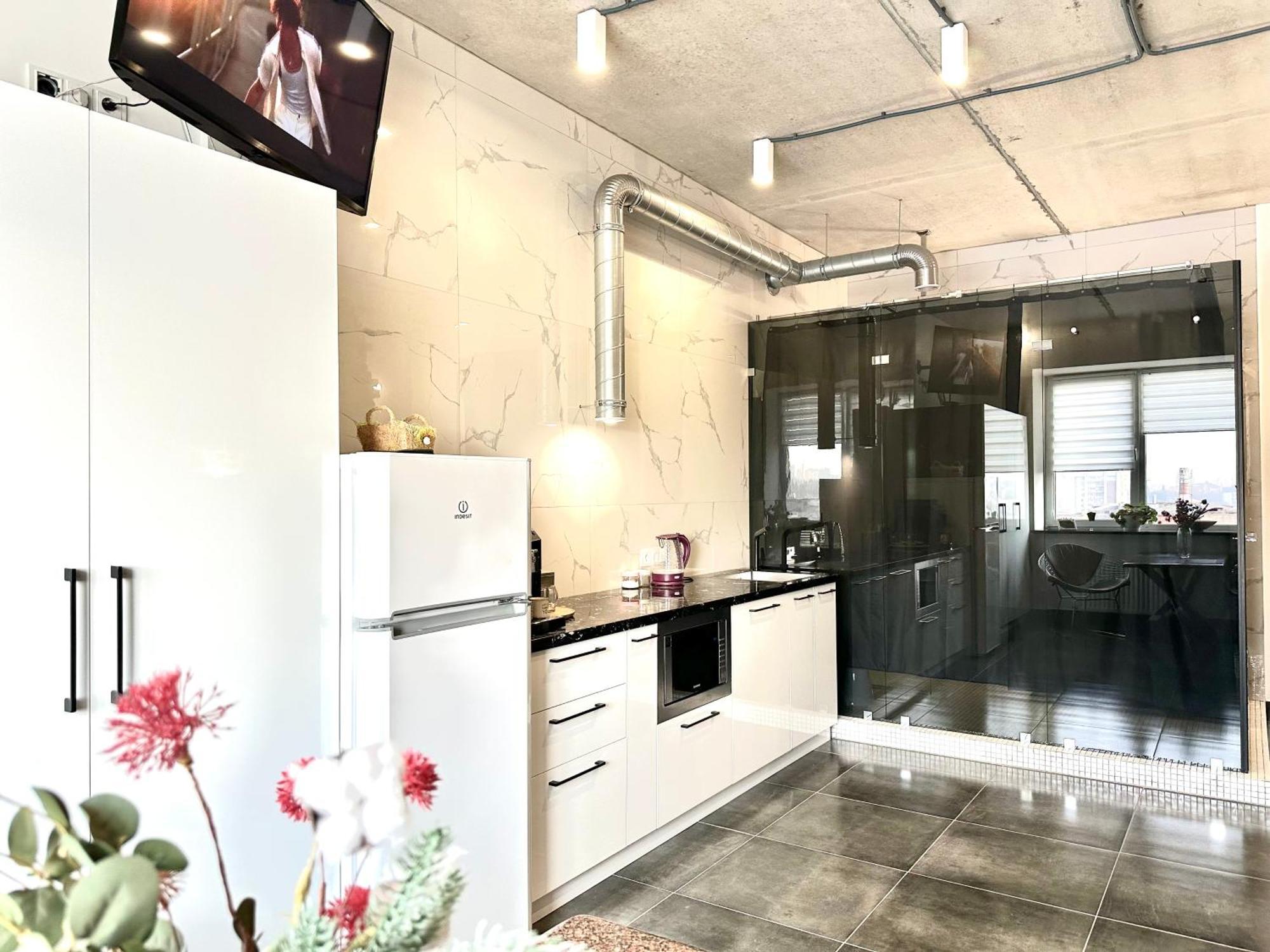 Modern Apartments With A Coffee Machine In The City Center, A View Of The City Rivne Eksteriør billede